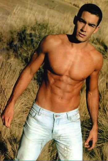 Aaron Diaz 4 Loading...