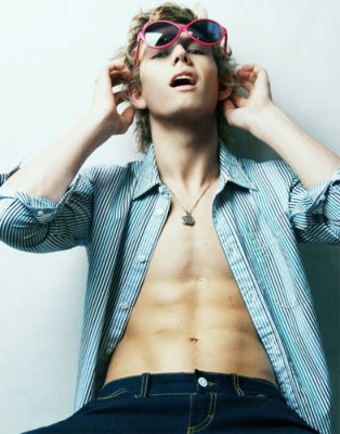 Alex Pettyfer 22 Loading...