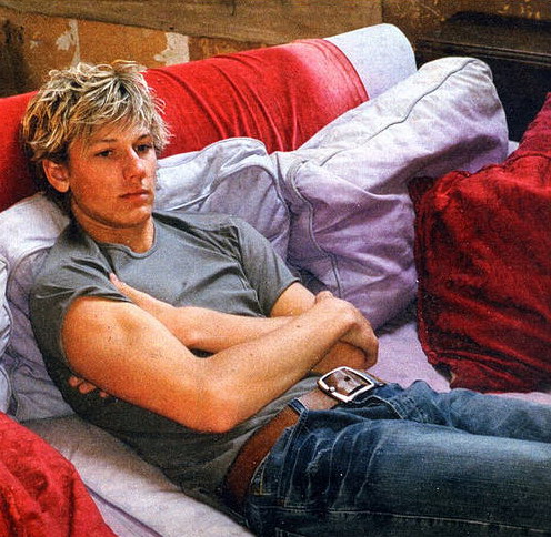 Alex Pettyfer 7 Loading...