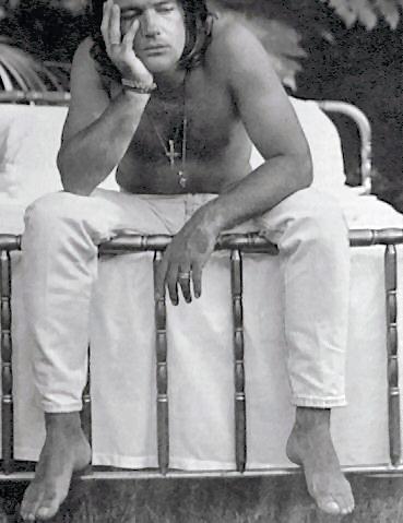 Antonio Banderas 11 Loading...