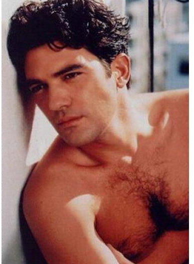 Antonio Banderas 21 Loading...