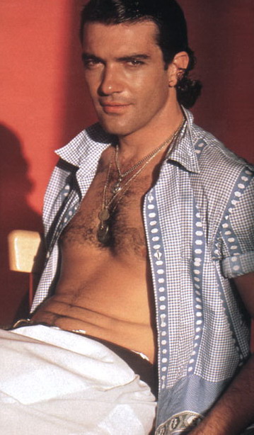 Antonio Banderas 32 Loading...