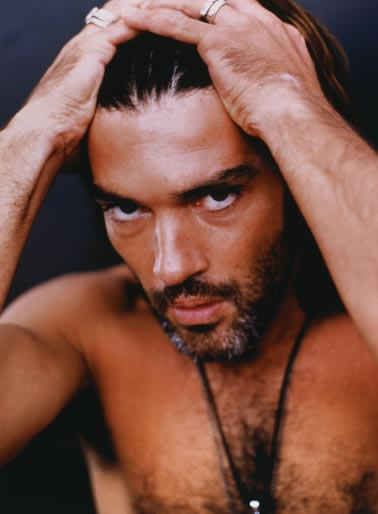 Antonio Banderas 5 Loading...
