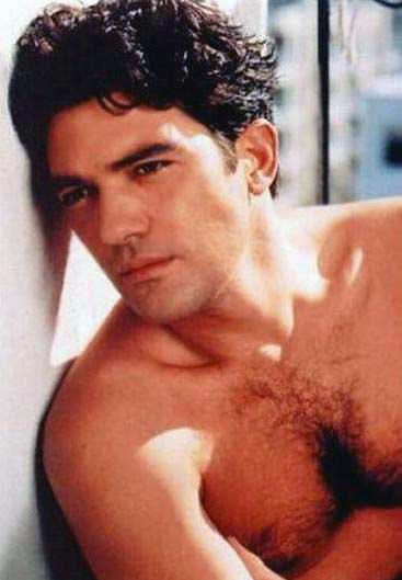 Antonio Banderas 6 Loading...
