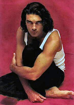 Antonio Banderas 8 Loading...