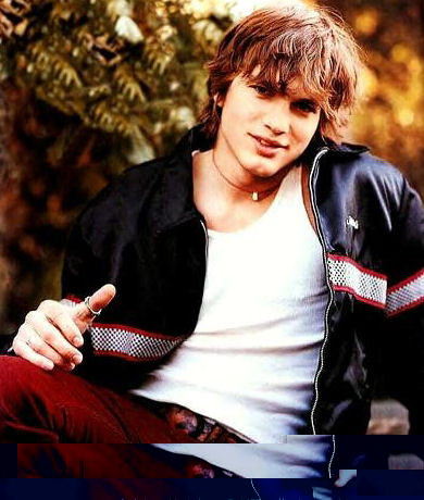 Ashton Kutcher 19 Loading...