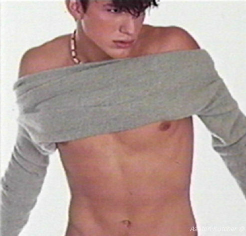 Ashton Kutcher 29 Loading...