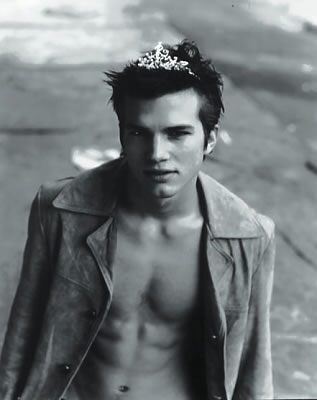 Ashton Kutcher 4 Loading...