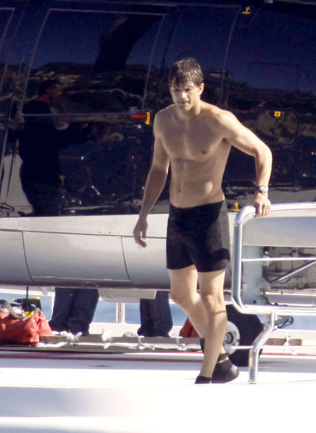 Ashton Kutcher 58 Loading...