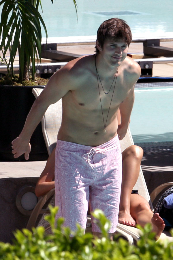 Ashton Kutcher 58 Loading...