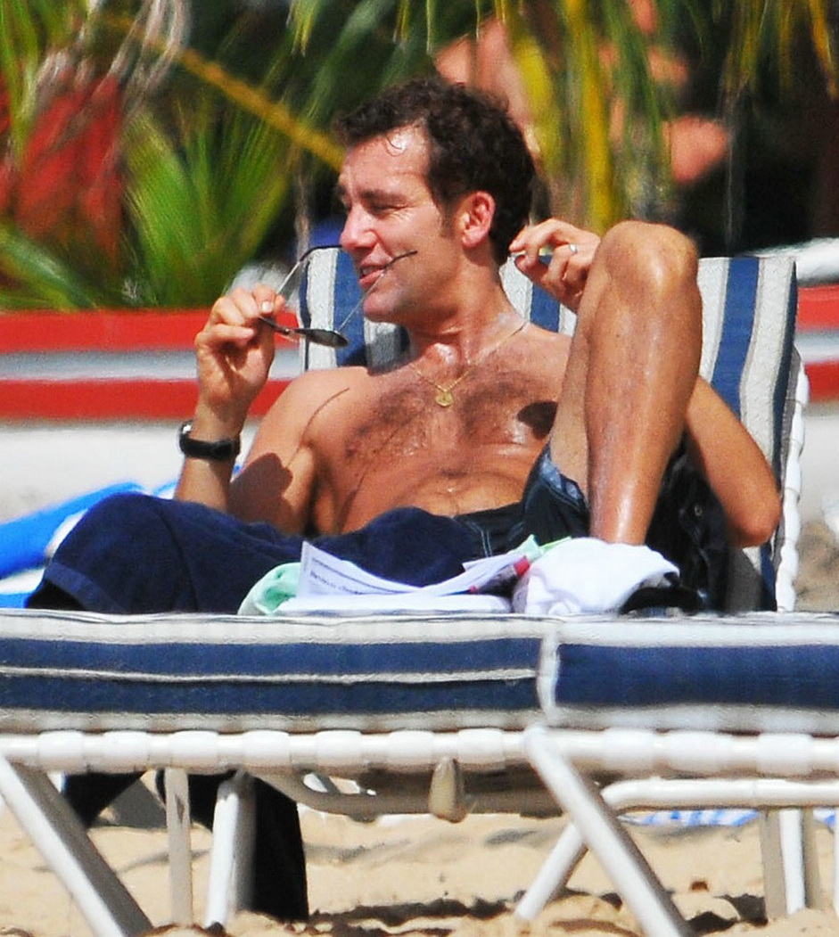 Clive Owen 19 Loading...
