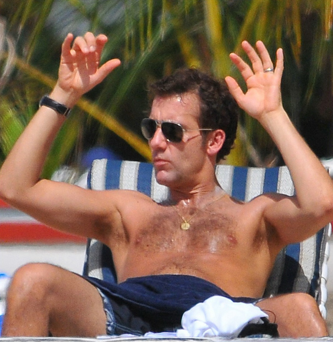 Clive Owen 21 Loading...