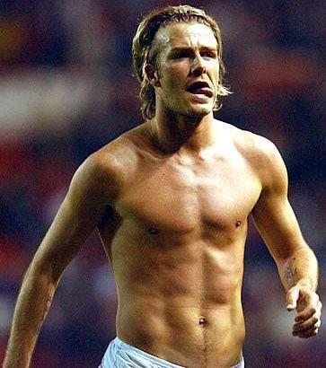 david backham playing soccer