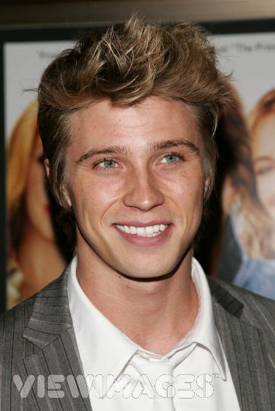 Garrett Hedlund 12 Loading...