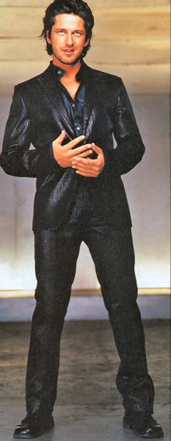 Gerard Butler 17 Loading...