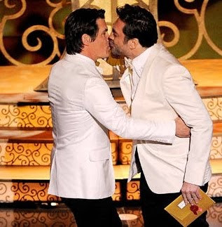 josh brolin kissing with javier bardem
