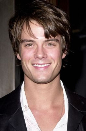 Josh Duhamel 3 Loading...