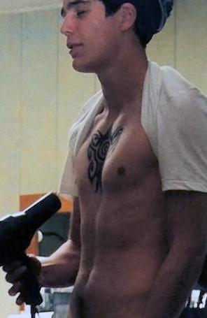 Josh Hartnett 11 Loading...