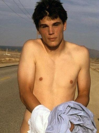 Josh Hartnett 19 Loading...