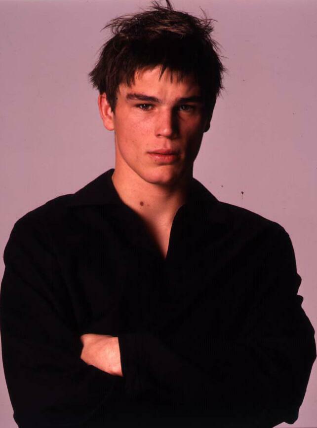 Josh Hartnett 23 Loading...