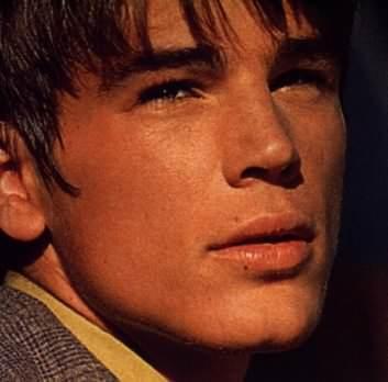 Josh Hartnett 65 Loading...