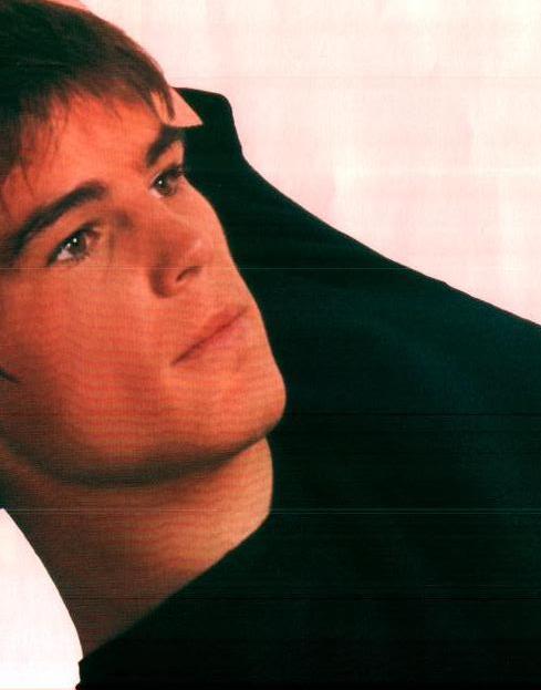 Josh Hartnett 70 Loading...