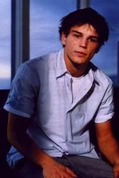 Josh Hartnett 74 Loading...