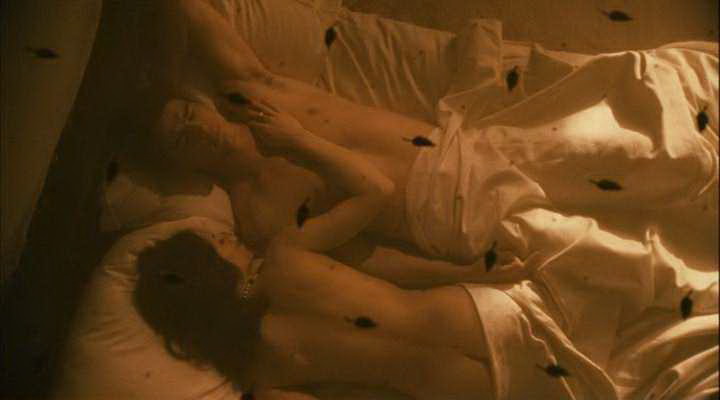 Download exclusive movie clips.