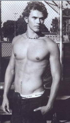 Kellan Lutz 11 Loading...
