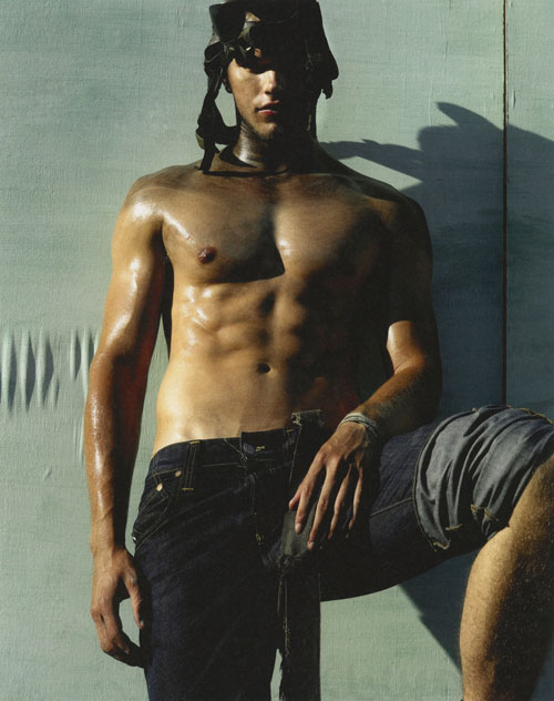 Kellan Lutz 16 Loading...