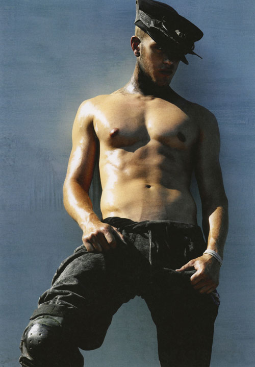 Kellan Lutz 17 Loading...