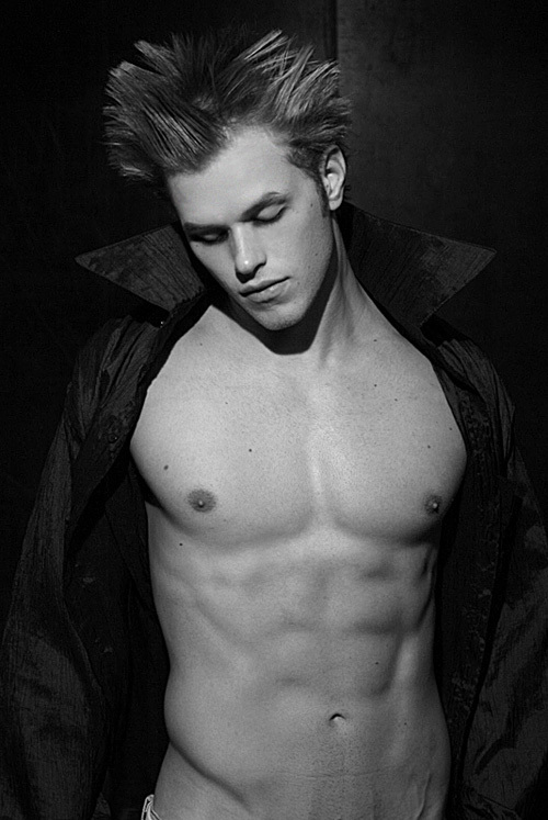 Kellan Lutz 21 Loading...
