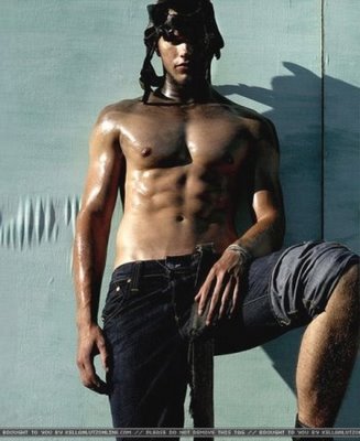 Kellan Lutz 23 Loading...
