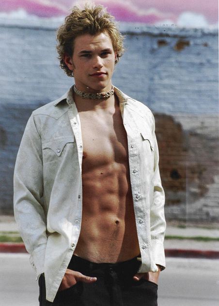Kellan Lutz 29 Loading...