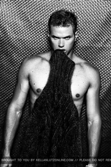 Kellan Lutz 33 Loading...