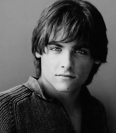 Kevin Zegers 1 Loading...