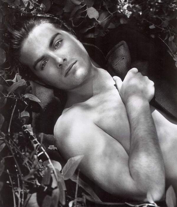 Kevin Zegers 4 Loading...