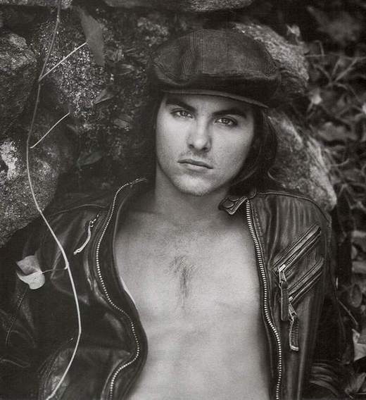 Kevin Zegers 5 Loading...