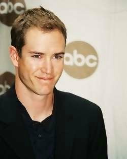 Mark-Paul Gosselaar 2 Loading...