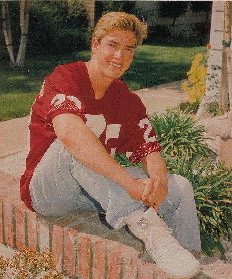 Mark-Paul Gosselaar 4 Loading...