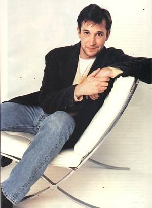 Noah Wyle 5 Loading...