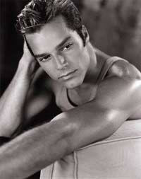Ricky Martin 2 Loading...