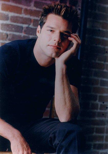 Ricky Martin 23 Loading...