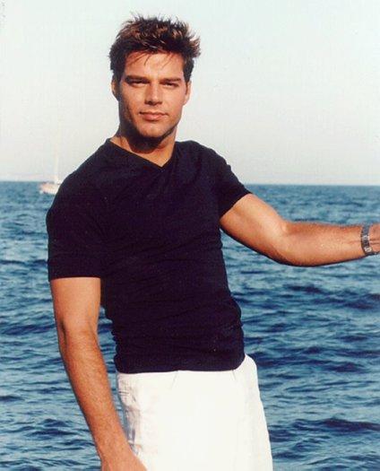 Ricky Martin 26 Loading...
