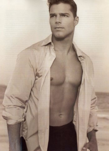 Ricky Martin 4 Loading...