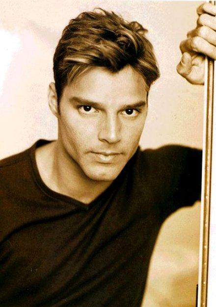 Ricky Martin 68 Loading...