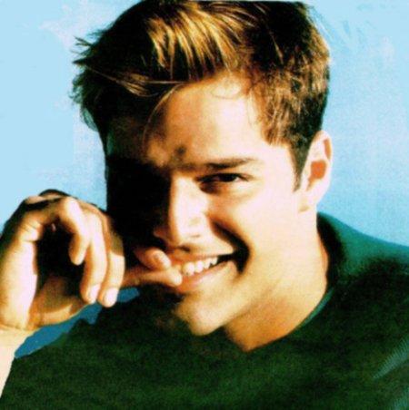 Ricky Martin 81 Loading...