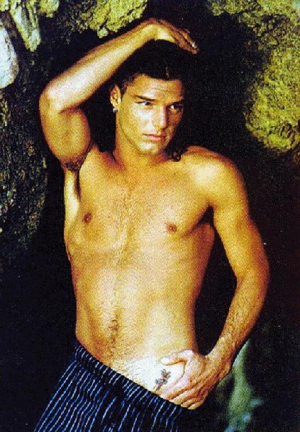 Ricky Martin 86 Loading...