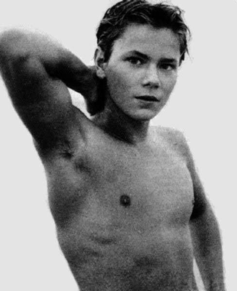 River Phoenix 2 Loading...