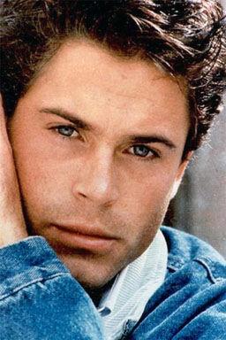 Rob Lowe 4 Loading...